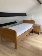 Elektrische verstelbaar bed inc nachtkastje en matras, Huis en Inrichting, Slaapkamer | Complete slaapkamers, Ophalen, Zo goed als nieuw