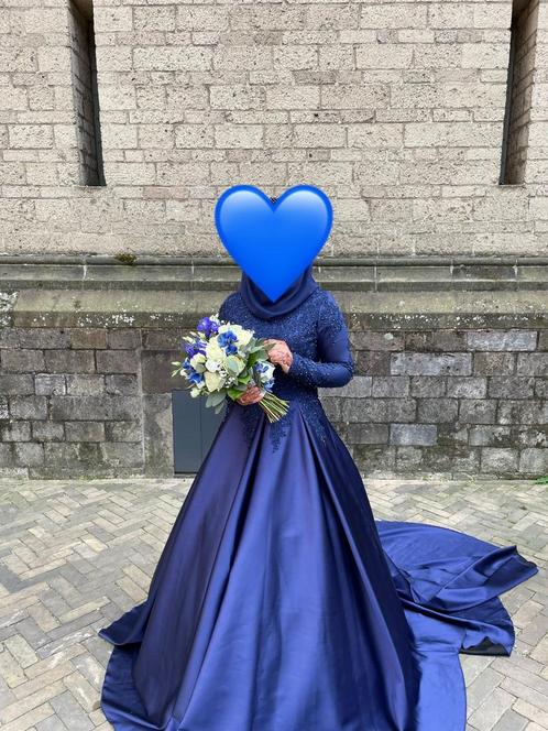 Kongingsblauw met afneembare hoepel, Kleding | Dames, Trouwkleding en Trouwaccessoires, Ophalen