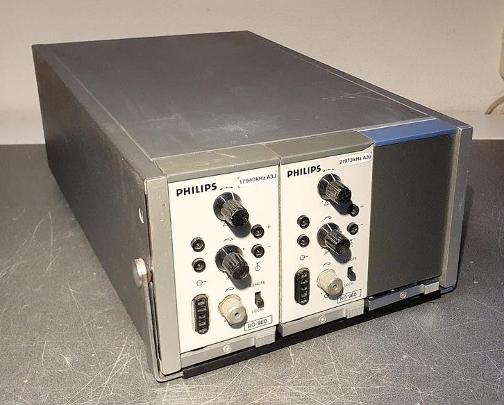 2x Philips één-kanaals HF communicatieontvanger type RO960, Telecommunicatie, Zenders en Ontvangers, Gebruikt, Ontvanger, Ophalen