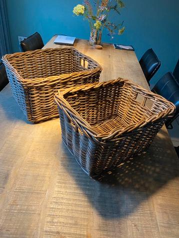 Set van 2 rieten manden beschikbaar voor biedingen