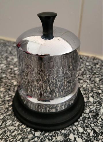 Mooie chromen sigarettenhouder beschikbaar voor biedingen