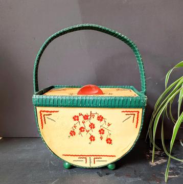 Vintage Naaimandje / Mandje  beschikbaar voor biedingen