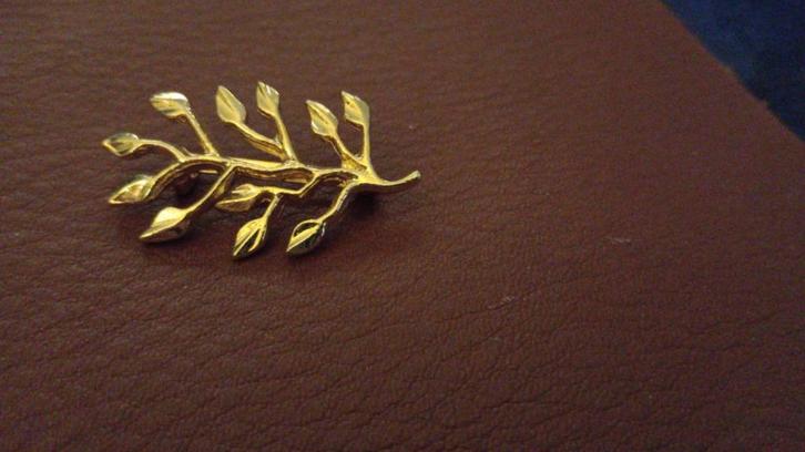 Vintage leave gouden broche CA 2,5 cm, Sieraden, Tassen en Uiterlijk, Broches, Zo goed als nieuw, Goud, Goud, Minder dan 4 cm