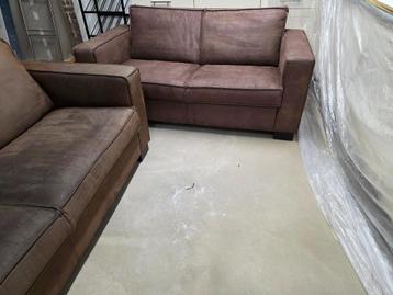 Comfortabel leren bankstel beschikbaar voor biedingen