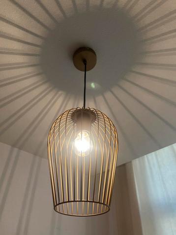Gouden Hanglamp - Stijlvol & Sfeervol beschikbaar voor biedingen