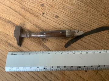 Antiek Sigarenkistjes Hamertje Opener beschikbaar voor biedingen