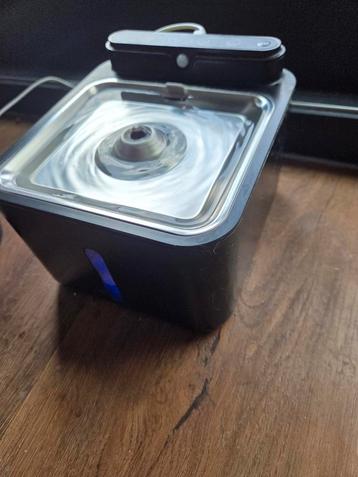 Drinkfontein kat/hond beschikbaar voor biedingen