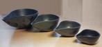 Saus schaaltjes Nesting schaaltjes met Schenktuit 4x, Huis en Inrichting, Keuken | Servies, Ophalen of Verzenden, Aardewerk, Overige stijlen
