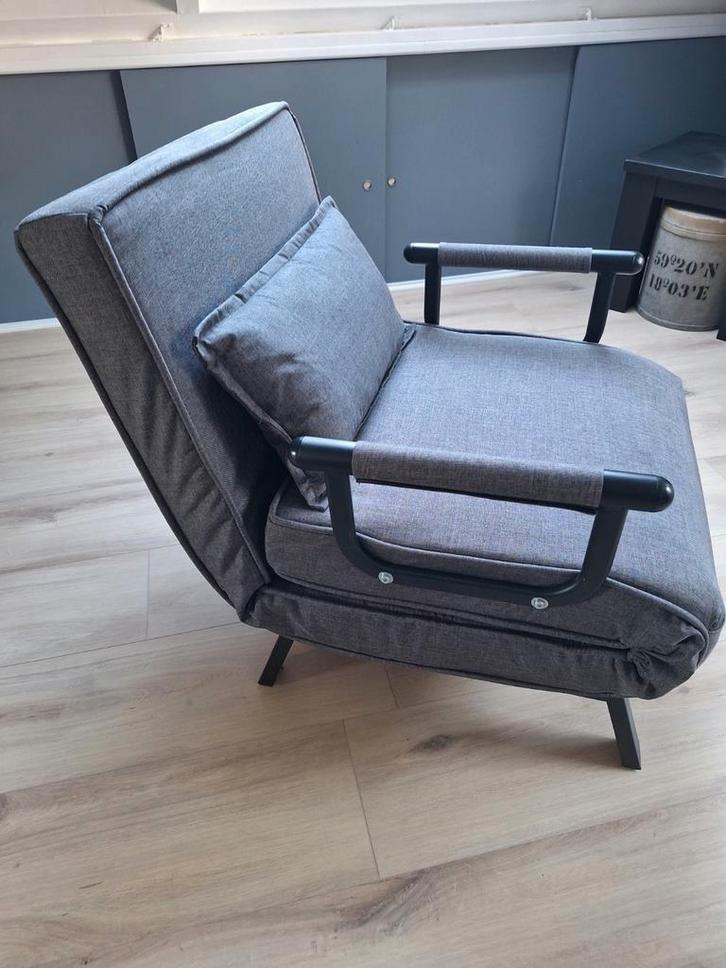 Slaapstoel, Huis en Inrichting, Slaapkamer | Slaapbanken, Zo goed als nieuw, 90 cm, Eenpersoons, Grijs, Ophalen of Verzenden