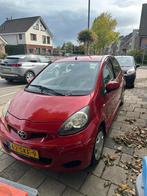 Toyota Aygo 1.0 12V Vvt-i 5DRS 2011 Rood, Auto's, Voorwielaandrijving, 4 stoelen, 68 pk, Origineel Nederlands