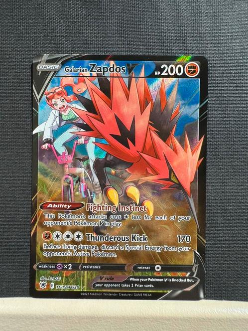 Galarian Zapdos V TG19, Hobby en Vrije tijd, Verzamelkaartspellen | Pokémon, Zo goed als nieuw, Losse kaart, Ophalen of Verzenden