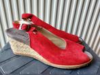 Wolky sandaal met sleehak. Rood suede. Maat 39. Nieuwstaat., Kleding | Dames, Schoenen, Wolky, Zo goed als nieuw, Rood, Sandalen of Muiltjes