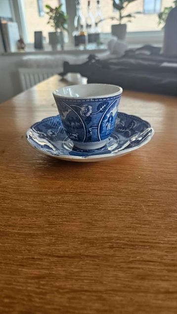 Antiek kop en schotel – Société Céramique Maastricht “Tea Dr beschikbaar voor biedingen