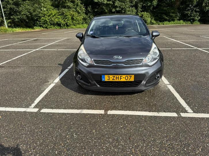 Kia Rio 1.2 I 5DRS 2015 Grijs, Auto's, Kia, Particulier, Rio, Benzine, A, Hatchback, Handgeschakeld, Origineel Nederlands, Zilver of Grijs