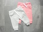2 joggingbroekjes maat 62 (qwe), Kinderen en Baby's, Babykleding | Maat 62, Ophalen of Verzenden, Zo goed als nieuw, Meisje, Broekje