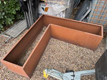 Bloembak corten staal L vorm beschikbaar voor biedingen