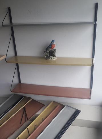3 vintage metalen gekleurde wandrekken  beschikbaar voor biedingen