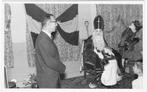 Foto - Sinterklaas Zwarte Piet Nederland Irak Ambassade ?, Gebruikt, Foto, Ophalen of Verzenden, 1940 tot 1960