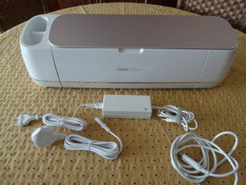 Cricut maker no 1 met heel veel toebehoren beschikbaar voor biedingen