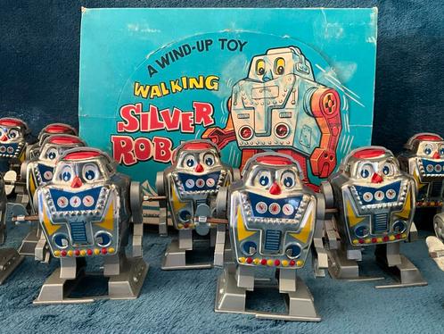 12 antieke Silver robots van Yone in Display., Antiek en Kunst, Antiek | Speelgoed, Ophalen of Verzenden