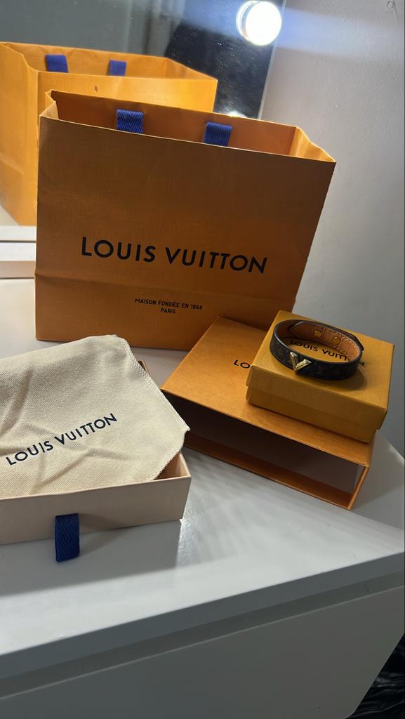 Louis Vuitton Essential V Armband, Ophalen of Verzenden, Zo goed als nieuw, Bruin, Overige materialen