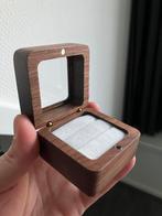 Hout houten ringdoos bruin ringdoosje vierkant donkerbruin, Ophalen of Verzenden, Zo goed als nieuw