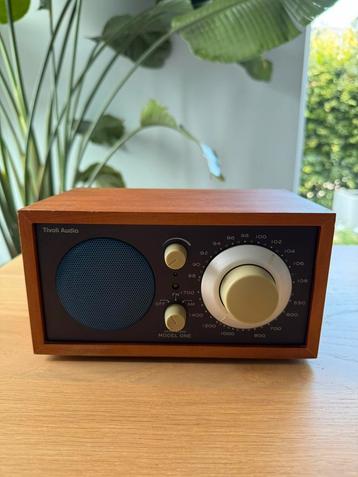 Mooie Tivoli radio  Model One donkerblauw  beschikbaar voor biedingen