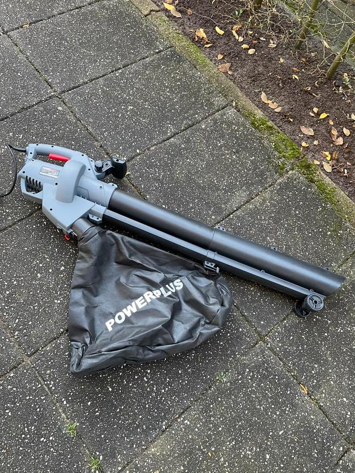 1x gebruikt! Poweg 3300W Bladblazer / zuiger incl. zak (45L), Tuin en Terras, Bladblazers, Zo goed als nieuw, Handgedragen, Elektrisch