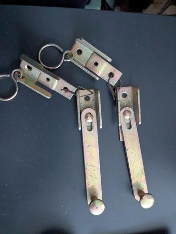 twee sloten voor extra veiligheid binnenkant raam of deur beschikbaar voor biedingen