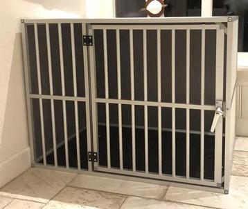 Hondenbench aluminium sterk en veilig.  beschikbaar voor biedingen