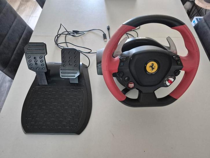 Trustmaster Ferrari Racing Wheel, Spelcomputers en Games, Spelcomputers | Xbox | Accessoires, Zo goed als nieuw, Xbox One, Stuurtje of Sportattribuut