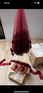 Bordeauxrode Bruidssluier met Bloemendetails, Ophalen of Verzenden, Nieuw, Rood, Accessoires