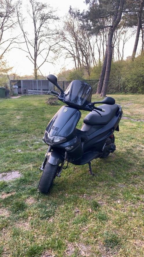 Gilera runner 70cc brom, Fietsen en Brommers, Scooters | Piaggio, Zo goed als nieuw, Overige modellen, Maximaal 45 km/u, Tweetakt