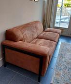 Mooie 2-zits bank (terra) met een hocker, Huis en Inrichting, Ophalen, Tweepersoons, 75 tot 100 cm, Zo goed als nieuw
