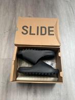 Yeezy Slides Maat 46.  QR CODE WERKT!, Kleding | Heren, Schoenen, Ophalen of Verzenden, Nieuw, Zwart