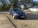 Volvo V40 1.6 Momentum TREKHAAK BLIS AUTOM. PARKEREN, Voorwielaandrijving, Stof, Gebruikt, Zwart