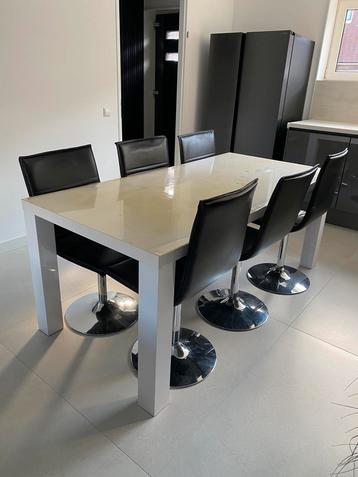 Te koop Draaibare eetkamerstoelen beschikbaar voor biedingen