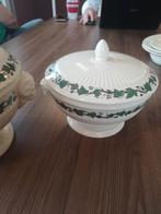 Soepterinne en groenteschaal van Wedgwood., Ophalen