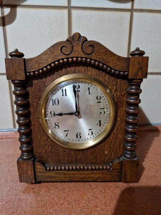 Schoorsteen of kast klokje, Antiek en Kunst, Antiek | Klokken, Ophalen of Verzenden