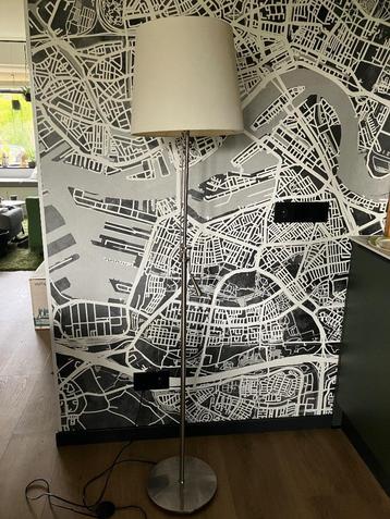 vloerlamp staand witte kap beschikbaar voor biedingen