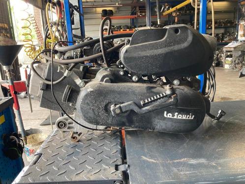 Motorblok La Souris Sourini 2021 E5 injectie (v34047), Fietsen en Brommers, Brommeronderdelen | Scooters, Gebruikt, Overige merken