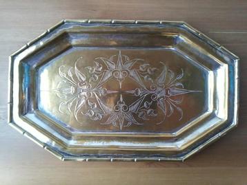 Antieke schaal uit Engeland van koper en silverplate 31 cm. beschikbaar voor biedingen