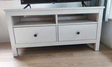 Net, wit tv-meubel met 2 lades. beschikbaar voor biedingen