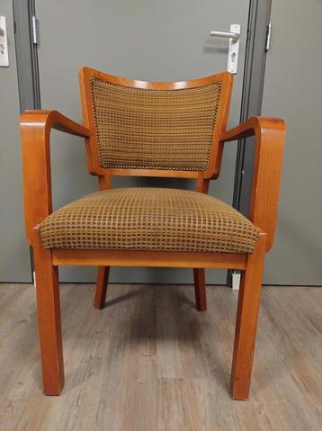 houten stoelen  beschikbaar voor biedingen