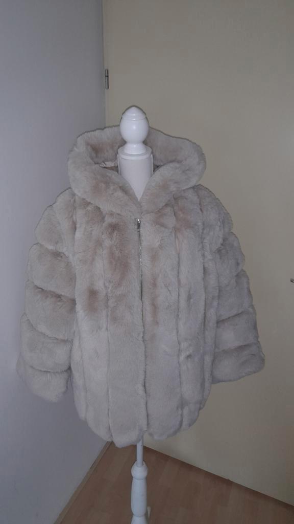 Mooie winter jas  maat S/M van Giorgia Nieuw!, Kleding | Dames, Jassen | Winter, Nieuw, Beige, Ophalen of Verzenden
