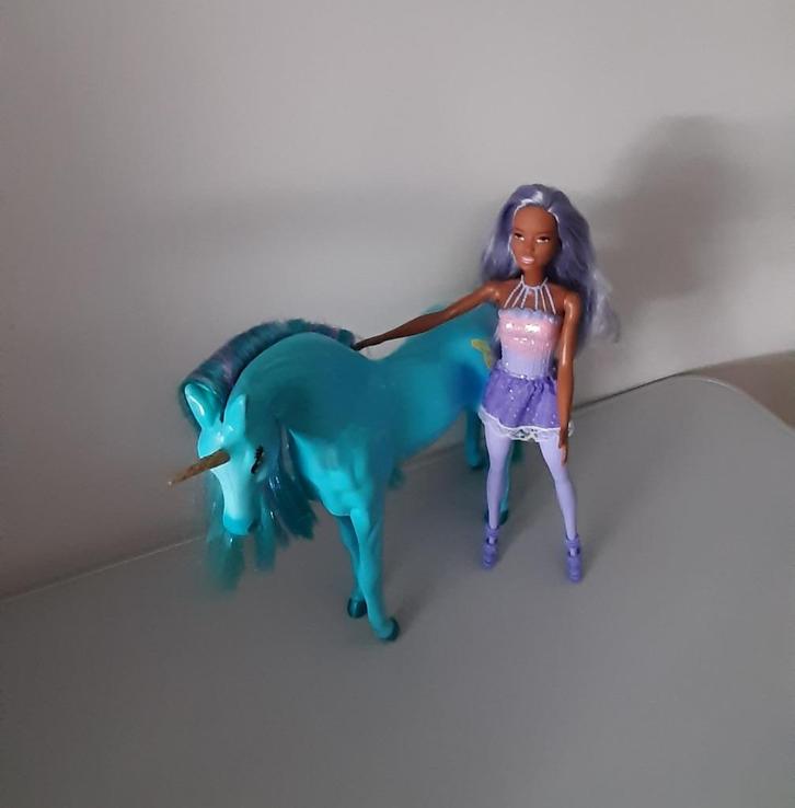 barbie paard -  unicorn met barbie, Kinderen en Baby's, Speelgoed | Poppen, Zo goed als nieuw, Barbie, Ophalen