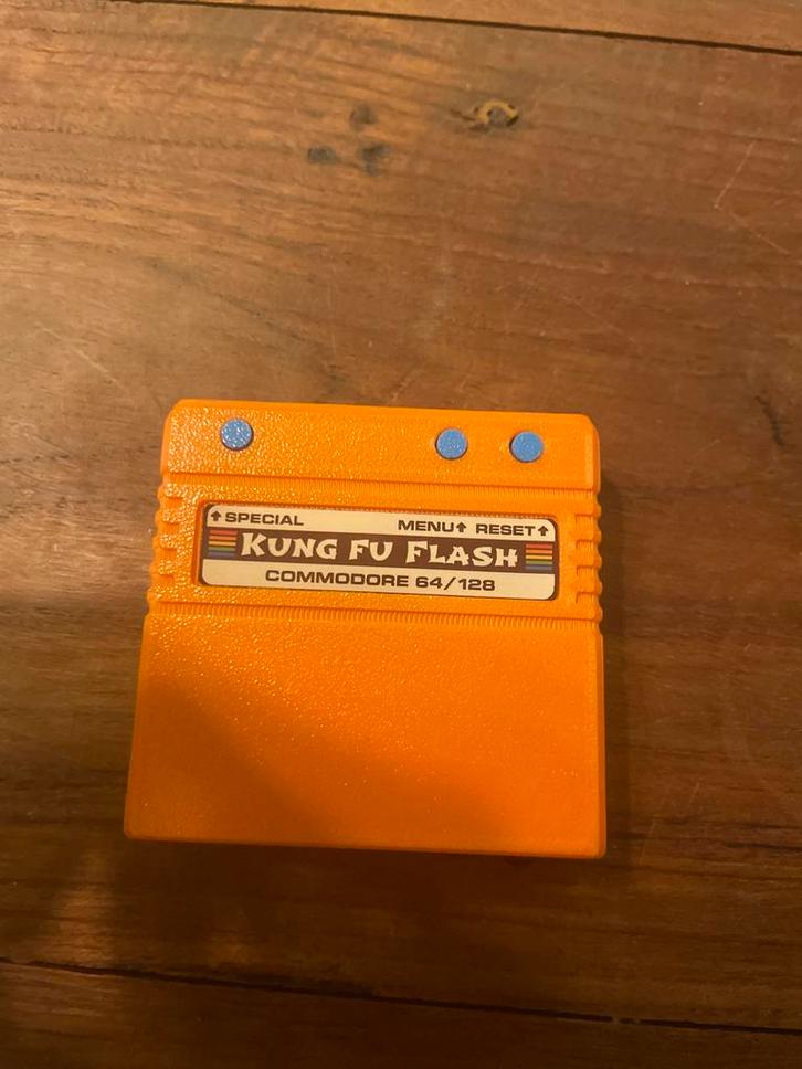 Kung Fu Flash Cartridge + SD voor de c64 - Duizenden Games!, Computers en Software, Vintage Computers, Ophalen of Verzenden