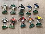 10 speldjes voetbal voetballertjes, Verzamelen, Speldjes, Pins en Buttons, Ophalen of Verzenden, Gebruikt, Sport