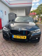 BMW 3-Serie 1.6 316i AUT 2015 Zwart, Auto's, BMW, Automaat, 74 €/maand, 4 cilinders, Alcantara