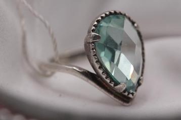 ring vintage  design met aquamarijn steen beschikbaar voor biedingen